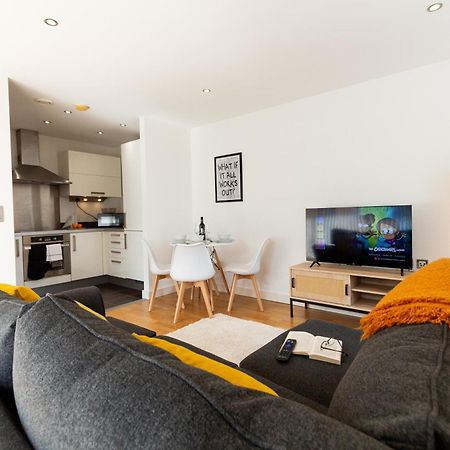 Central Gem: Cosy 2Br With Private Balcony Manchester Exterior photo